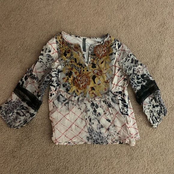 Anthropologie Tops - Anthropologie shirt size small
